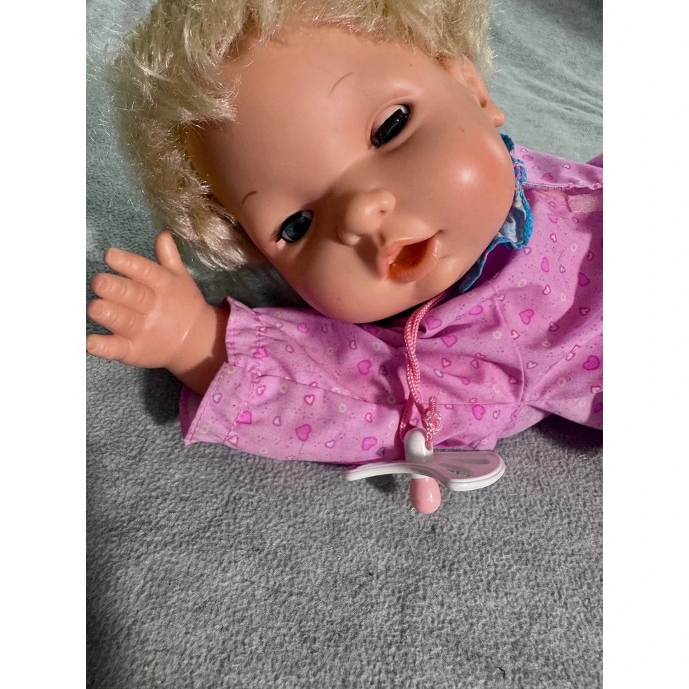 Vintage‎ 1988 Irwin Toy Oopsie Daisy Crawling Baby Doll Blonde Pink Pajamas 80s